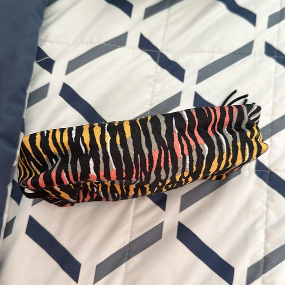 Volcom Pouch for pencils two pockets never used - Picture 3 of 4